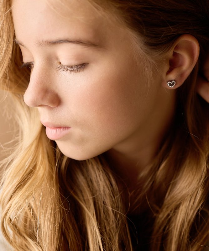 Oorbellen Blomdahl titanium hartje crystal 8 mm. (incl. achterkantjes) - Staartjes en Strikjes