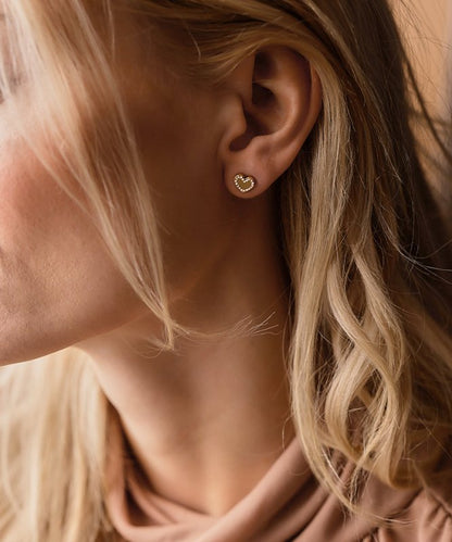 Oorbellen Blomdahl titanium hartje goudkleurig crystal 8 mm. (incl. achterkantjes) - Staartjes en Strikjes