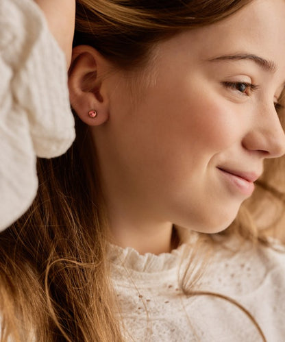 Oorbellen Blomdahl titanium knopje 5 mm. goudkleurig roze crystal (incl. achterkantjes) - Staartjes en Strikjes