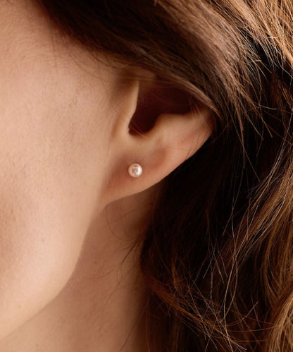 Oorbellen Blomdahl titanium met parel – lichtroze 4 mm - Staartjes en Strikjes