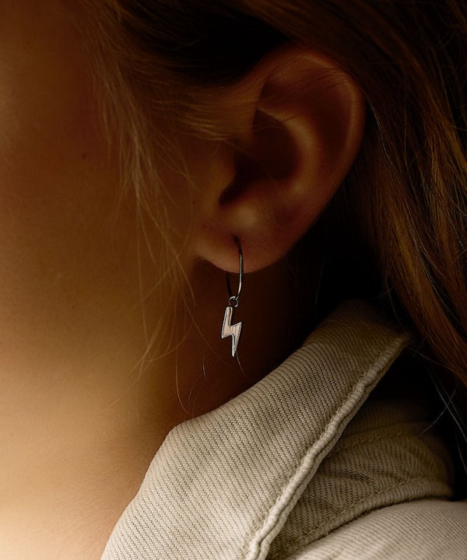 Oorbellen Blomdahl titanium oorringen 14 mm. bliksem - Staartjes en Strikjes