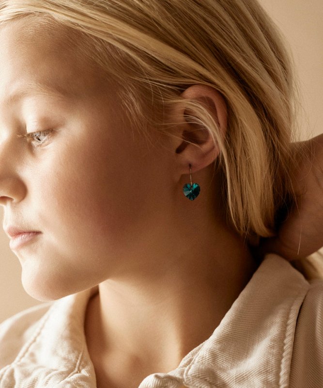 Oorbellen Blomdahl titanium oorringen – 14 mm met turquoise kristalhartje - Staartjes en Strikjes