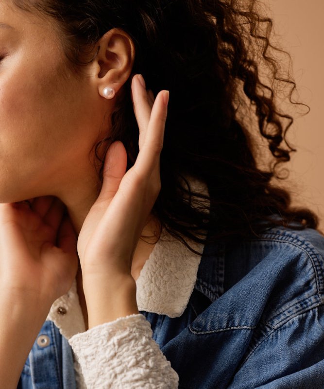 Oorbellen Blomdahl titanium roze parel 10 mm. - Staartjes en Strikjes