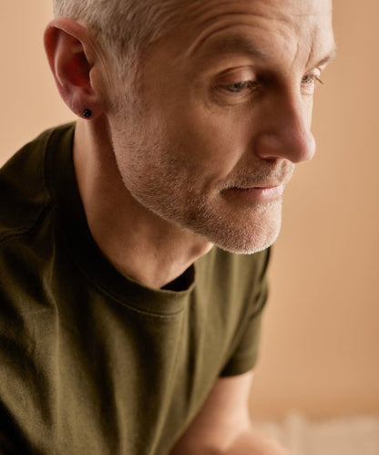 Oorbellen Blomdahl titanium zwart knopje crystal 5 mm. zwart (incl. achterkantjes) - Staartjes en Strikjes