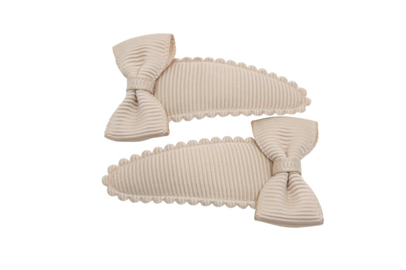 Peuter/kleuter haarspeldjes met strikjes tan bruin - Staartjes en Strikjes