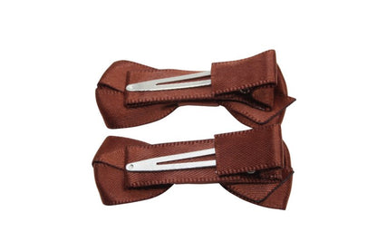 Setje kleine alligator haarspeldjes met strikje - cappuccino bruin satijn - Staartjes en Strikjes