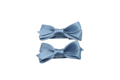 Setje kleine alligator haarspeldjes met strikje satijn antiek blauw - Staartjes en Strikjes