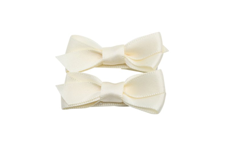 Setje kleine alligator haarspeldjes met strikje satijn creme - Staartjes en Strikjes