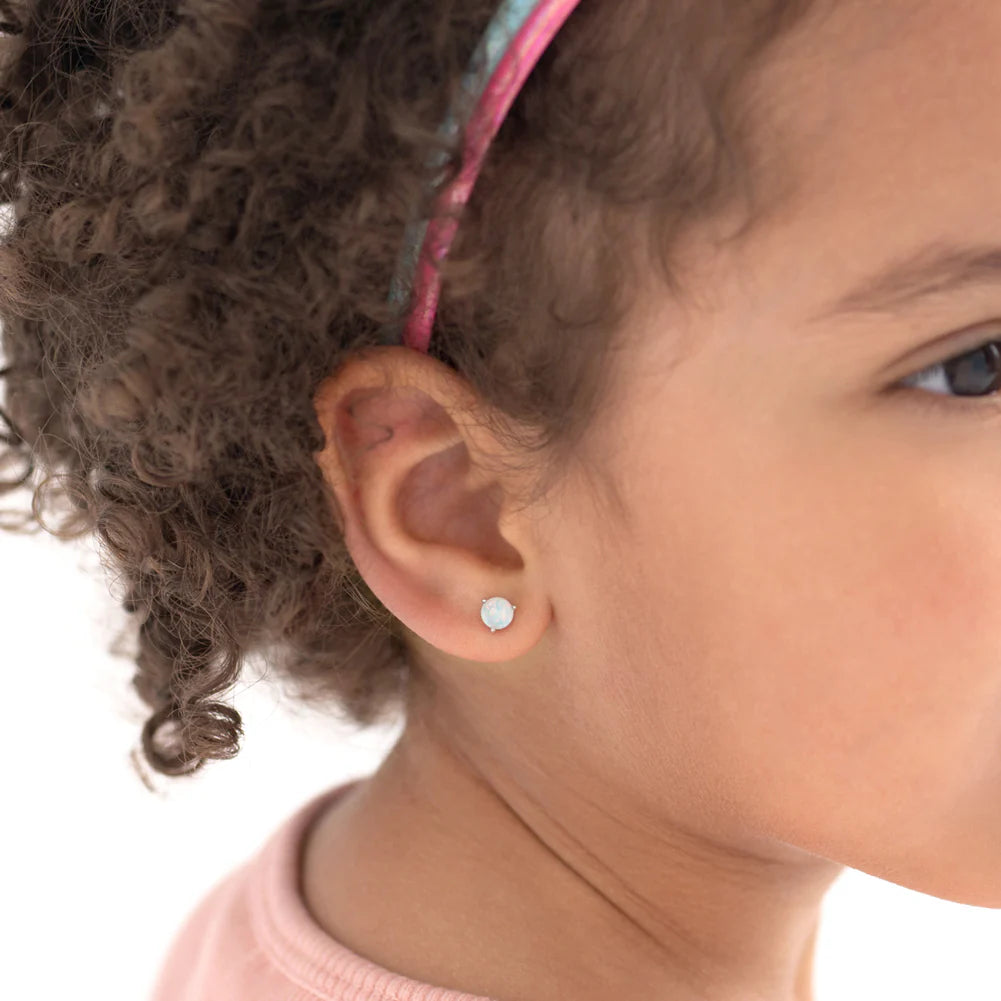 Zilveren kinderoorbellen knopje opaal look | schroefsluiting
