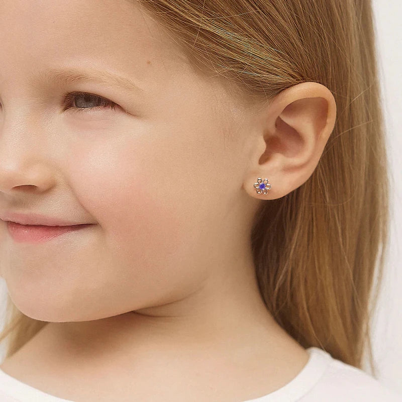 Zilveren kinderoorbellen bloemetje paarse zirconia | schroefsluiting - Staartjes en Strikjes