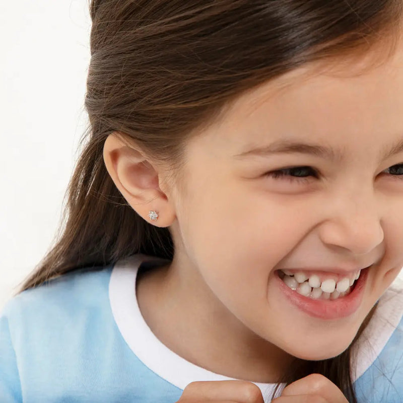Zilveren kinderoorbellen bloemetjes zirconia | schroefsluiting - Staartjes en Strikjes