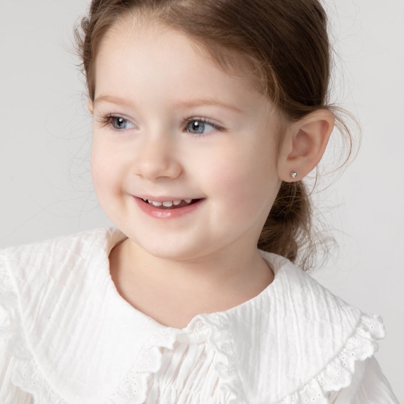 Zilveren kinderoorbellen bolletje 3 mm. | schroefsluiting - Staartjes en Strikjes