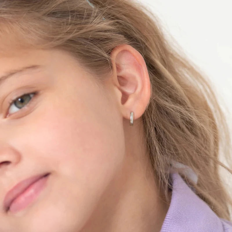 Zilveren kinderoorbellen creolen/oorringen 7 mm. - Staartjes en Strikjes