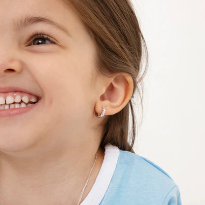 Zilveren kinderoorbellen creolen/oorringen hartjes en roze zirconia - Staartjes en Strikjes