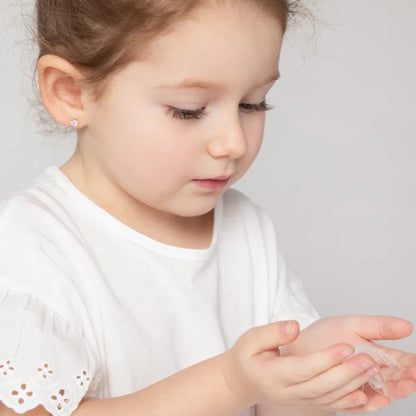 Zilveren kinderoorbellen goldplated hartjes roze zirconia | schroefsluiting - Staartjes en Strikjes