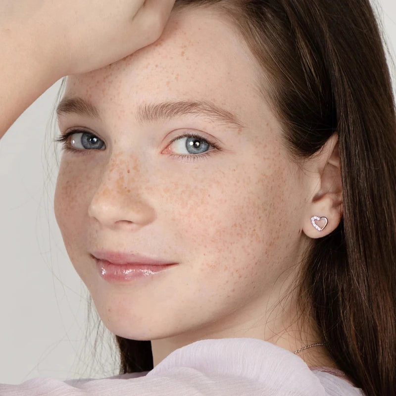 Zilveren kinderoorbellen hartjes lichtroze zirconia | schroefsluiting - Staartjes en Strikjes