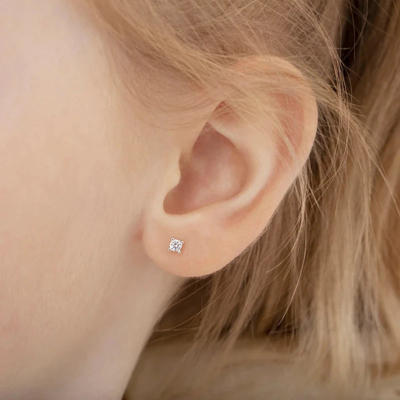 Zilveren kinderoorbellen knopje 3 mm. met zirconia | schroefsluiting - Staartjes en Strikjes