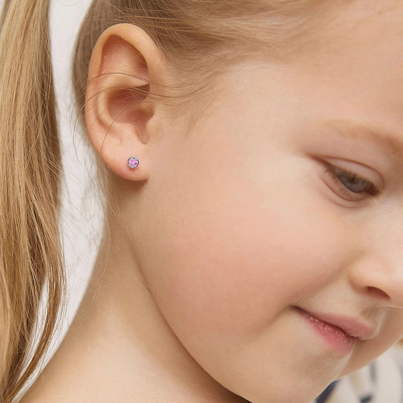 Zilveren kinderoorbellen knopje 4 mm. zilver met lichtroze zirconia | schroefsluiting - Staartjes en Strikjes