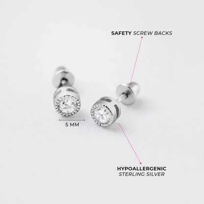 Zilveren kinderoorbellen knopje 5 mm. zilver met zirconia | schroefsluiting - Staartjes en Strikjes