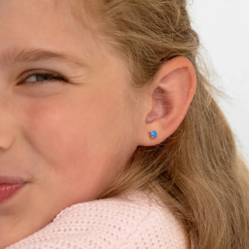 Zilveren kinderoorbellen knopje blauw zirconia | schroefsluiting - Staartjes en Strikjes