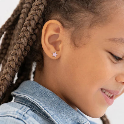 Zilveren kinderoorbellen sterretje opaal look roze | schroefsluiting - Staartjes en Strikjes