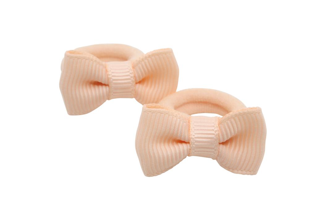 Kleine elastiekjes met mini strikjes zalmroze - Staartjes en Strikjes