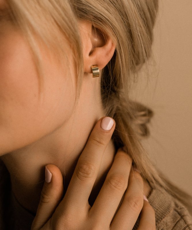 Oorbellen Blomdahl titanium boog goudkleurig 10 mm. (incl. achterkantjes) - Staartjes en Strikjes