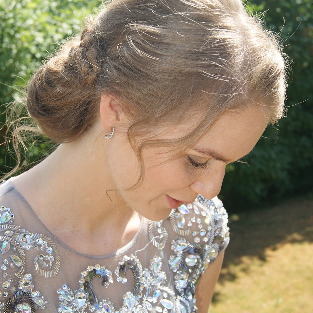 Oorbellen Blomdahl titanium boogje met crystal steentjes (incl. achterkantjes) - Staartjes en Strikjes