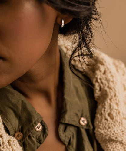 Oorbellen Blomdahl titanium boogje zilverkleurig 10 mm met crystalletjes (incl. achterkantjes) - Staartjes en Strikjes