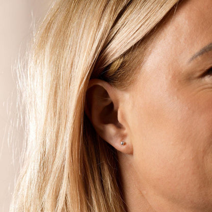 Oorbellen Blomdahl titanium knopje 3 mm. - Staartjes en Strikjes