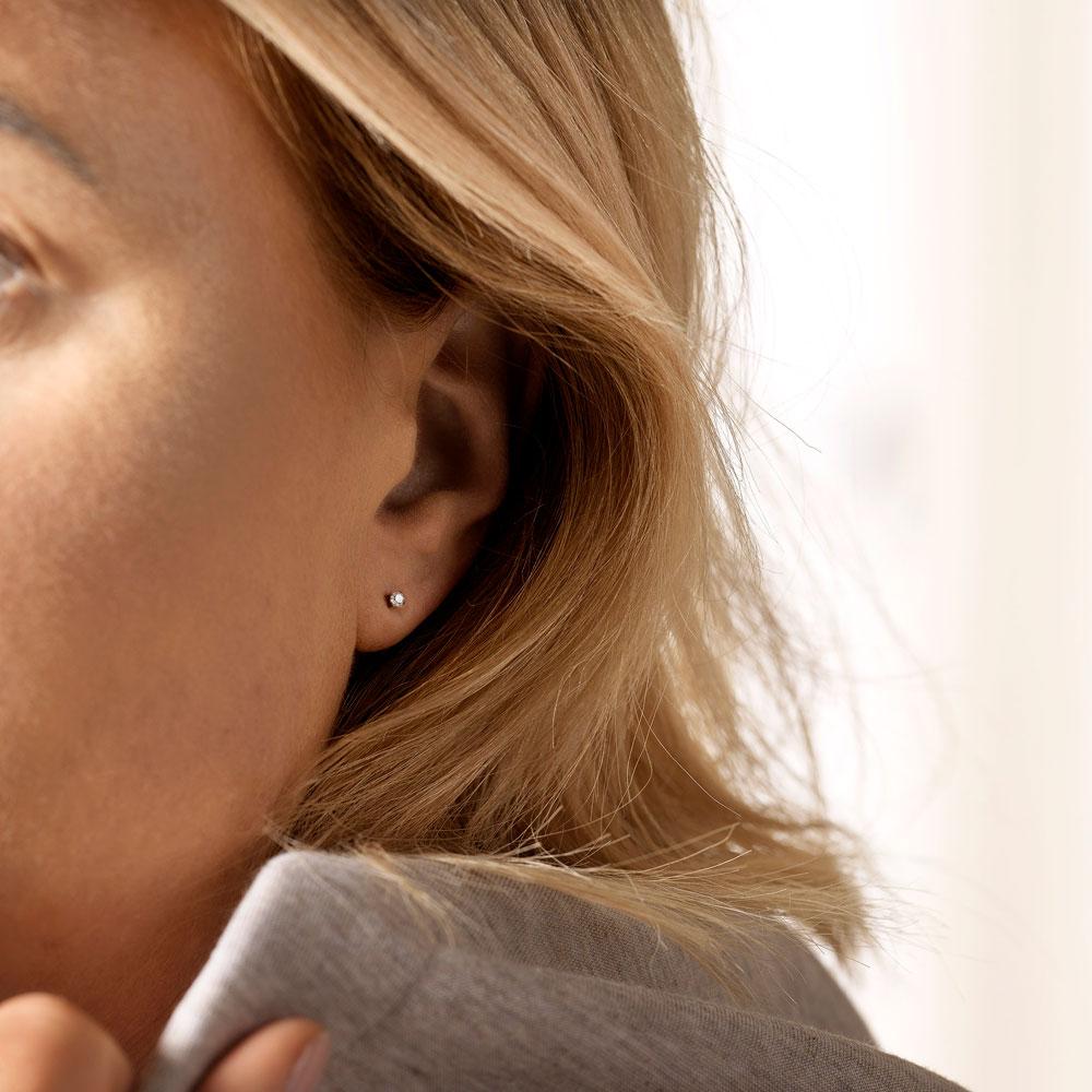 Oorbellen Blomdahl titanium knopje 3 mm. zirconiasteentje - Staartjes en Strikjes