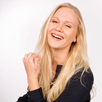 Oorbellen Blomdahl titanium knopje crystal 8 mm. (incl. vlindersluiting) - Staartjes en Strikjes