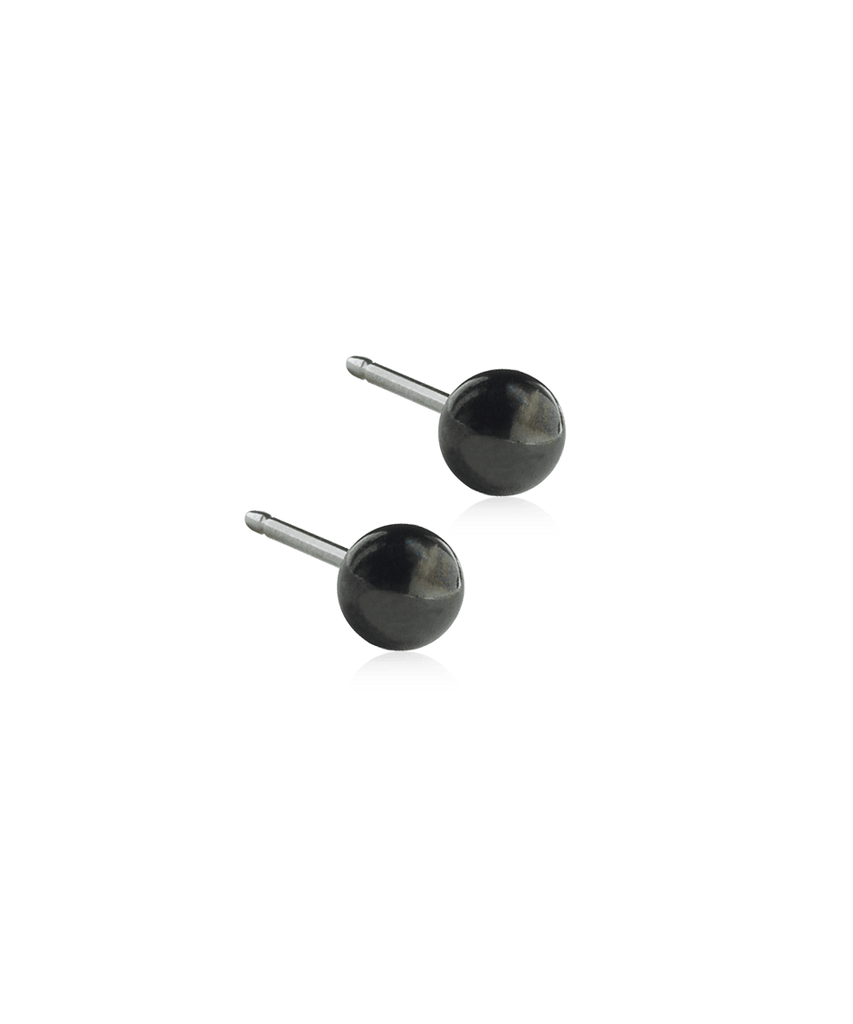 Oorbellen Blomdahl titanium knopje zwart 4 mm. (incl. achterkantjes) - Staartjes en Strikjes