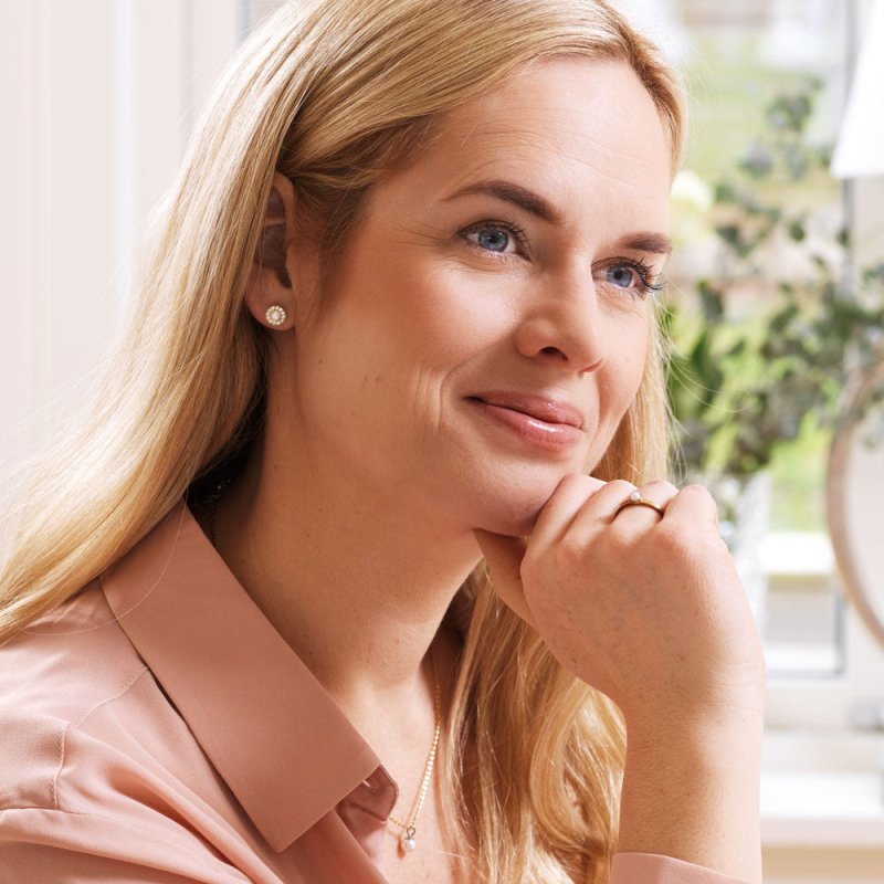 Oorbellen Blomdahl titanium rondje parel goudkleurig 8 mm. (incl. achterkantjes) - Staartjes en Strikjes