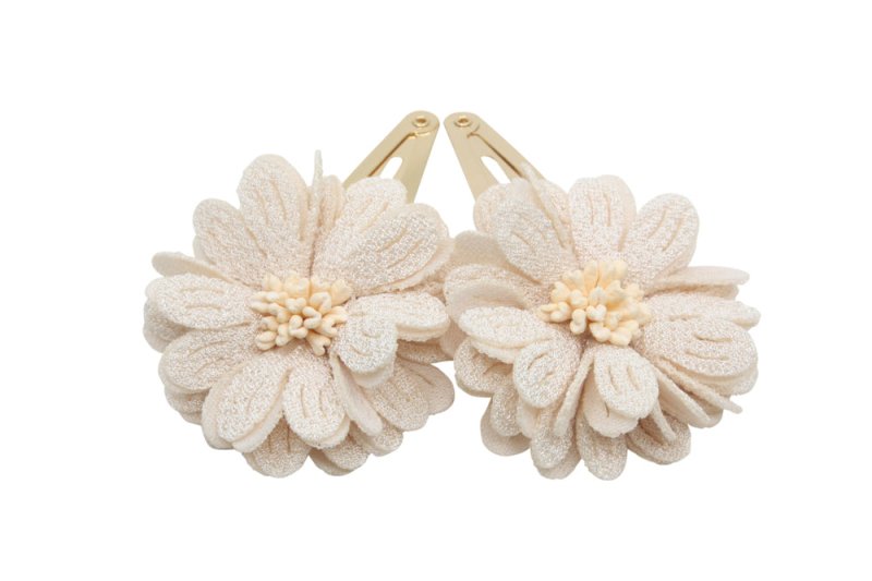 Setje goudkleurige haarspeldjes met beige bloemetjes - Staartjes en Strikjes