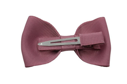 Vlinder haarstrik diep oudroze/mauve op alligatorspeldje zonder tandjes - Staartjes en Strikjes