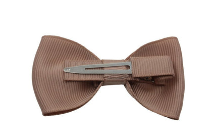 Vlinder haarstrik natural brown op alligatorspeldje zonder tandjes - Staartjes en Strikjes